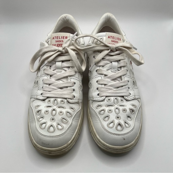 VALENTINO GARAVANI Logo Eyelet Sneakers - Picture 2 of 9